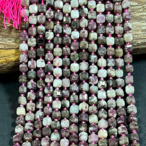 ลูกปัดพลอยทัวร์มาลีนสีพลัมธรรมชาติ รูปทรงลูกบาศก์เหลี่ยมเพชรพลอย สีม่วงพลัมสวยงาม ร้อยเป็นเส้นเต็ม สำหรับทำเครื่องประดับ - Product Image 1