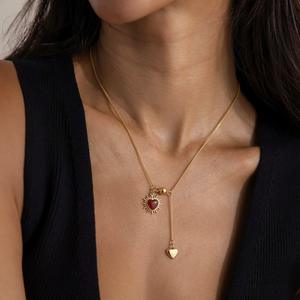 Collar con Colgante de Corazón y Sol de Acero Inoxidable, Doble Capa, Dorado, para Mujer, Venta al Por Mayor, MOQ Bajo - Product Image 3