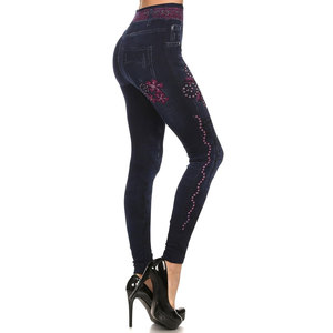 Leggings de sport pour femmes fabriqués au Pakistan, en polyester, sublimés, élégants et tendance, vêtements de fitness pour femmes. - Product Image 2