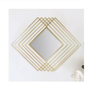 Finition métallique lisse qui rehausse l'aura luxueuse d'un miroir créatif élégant, fabriqué de manière incroyablement raffinée par KHOOSI OVERSEAS. - Product Image 3
