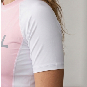 Camiseta de Compresión de Manga Corta para Mujer, Rashguard de MMA Personalizado por Sublimación, de Alta Calidad - Product Image 4