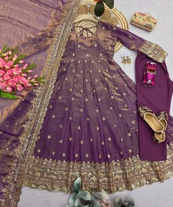 Salwar Kameez en soie violette avec dupatta, tenue de mariage traditionnelle pour femme, coupe classique, vêtements indiens et pakistanais 85156 SAI- SSC – 718 - Product Image 4