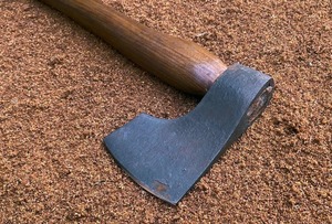 ขวานตัดไม้ ใบมีดเหล็กคาร์บอน ด้ามไม้ ขนาด 4 นิ้ว สำหรับตัดต้นไม้ - Product Image 2