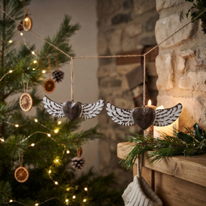 เครื่องประดับรูปหัวใจไม้ทำมือ พร้อมปีกนางฟ้าแกะสลัก และเชือกป่านแขวนบนเชือกป่านสำหรับตกแต่งต้นไม้ เหมาะสำหรับตกแต่งบ้านสไตล์เรียบง่าย - Product Image 4