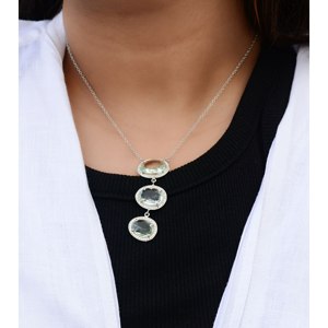 Achetez un collier en argent 925 avec trois pierres d'améthyste verte Ethereal Mint, style tendance, en vente. - Product Image 1