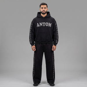 Ensemble de survêtement streetwear personnalisé avec impression filigrane, comprenant un sweat à capuche épais et un pantalon de survêtement unisexe oversize à jambes larges pour homme - Product Image 2