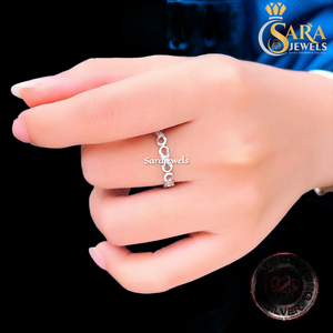 Anillo de Eternidad Chapado en Plata 925 de Sara Jewels con Circonita Cúbica Engastada en Pavé para Mujer, Estilo Clásico de Compromiso - Product Image 2