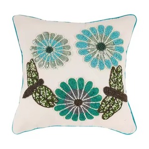 Housse de coussin décorative de luxe brodée de perles, style tissu doux, design brodé de perles de rocaille - Product Image 6