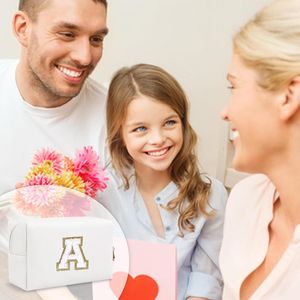 Borsa per il Trucco Personalizzata A-Z con Patch Preppy, Graziosa Pochette da Viaggio in PU Bianco con Lettere in Ciniglia, Astuccio con Cerniera e Iniziale - Product Image 3