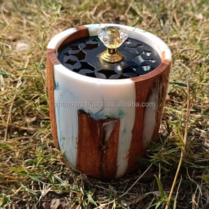 Brûleur d'encens en résine artisanale Sultan Aura, élégant, pour la maison, parfum du Ramadan et de l'Aïd - Product Image 1