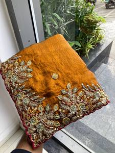 Elegante Saree de Seda Premium Dorado con Bordado Dorado, Traje Tradicional Indio para Bodas y Fiestas, para Mujer, Largo hasta el Suelo, Corte Ajustado - Product Image 1