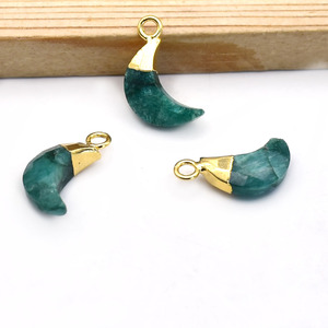 Amuleto de Esmeralda Luna |   Colgante de Luna Creciente Chapado en Oro para la Fabricación de Joyas - Product Image 6