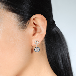 Boucles d'oreilles pendantes asymétriques Aurelia Pavé en or massif 18 carats avec diamants de laboratoire blancs, jaunes et noirs D/E-VVS-VS - Product Image 3