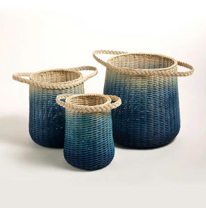 Superbe panier en rotin bleu ombré avec poignées tressées, bac de rangement tissé à la main, organiseur décoratif pour une maison élégante - Product Image 2