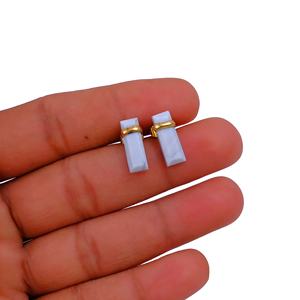 ต่างหูแบบแท่งทรงสี่เหลี่ยมผืนผ้าทำมือจากทองเหลืองประดับโอปอลสีน้ำเงิน ชุบทองคำขาวและทองคำ ดีไซน์เรียบง่ายทันสมัยสำหรับผู้หญิง - Product Image 4