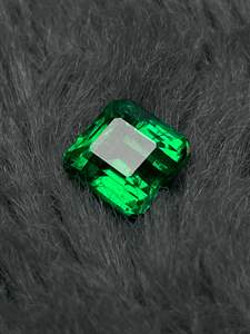 Esmeralda Natural de Corte Octogonal de 8.0 Quilates, Gema Suelta para Joyería - Product Image 4