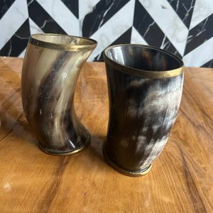 Jarra de cerveza rústica de cuerno de búfalo, hecha a mano, natural, para cocina, comedor y decoración de temática medieval. - Product Image 1