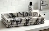Plateau de vanité décoratif de luxe en bois jetable et écologique pour le rangement des accessoires de salle de bain (savon, parfum, bougie) sur le comptoir