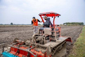 Tracteur chenillé HG80VN Turbo 80HP 2WD avec boîte de vitesses multifonction 3-en-1, chenilles en caoutchouc, haute productivité, moteur agricole - Product Image 6