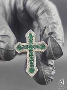Collier pendentif croix chrétienne en moissanite plaqué or rose, thème amour, cadeau à porter - Product Image 1