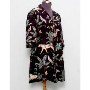 เดรสยาวพิมพ์ลายดอกไม้ผ้าฝ้ายแท้ 100% แขนทรงระฆัง พิมพ์ลายด้วยมือ คอวี ความยาวปานกลาง ทรงเชิ้ต สวมใส่สบายๆ สำหรับงานปาร์ตี้ฤดูร้อน - Product Image 5