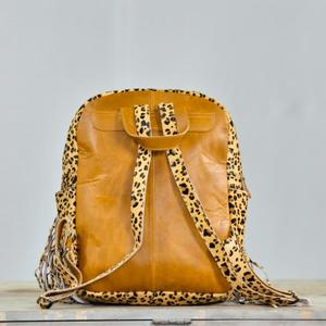 Mochila de cuero vacuno con detalles de estampado de leopardo y flecos, cierre de cremallera de forma cuadrada, capacidad media, para todas las estaciones - Product Image 3