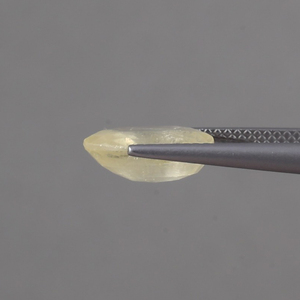 พลอยแซฟไฟร์สีเหลืองธรรมชาติทรงรีขนาด 10x9 มม. น้ำหนัก 4.28 กะรัต ได้รับการรับรองจาก IGI เหมาะสำหรับทำเครื่องประดับ เปลี่ยนสีได้ตามธรรมชาติ 100% ขนาด 6 มม. - Product Image 2