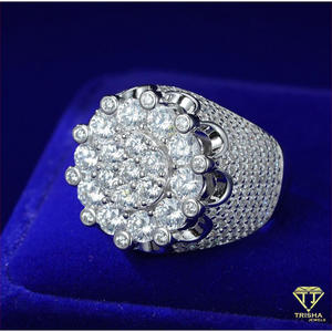 Anillo de lujo para hombre de plata 925 con diamante cultivado en laboratorio y diseño de múltiples piedras redondas para minoristas de joyería. - Product Image 3