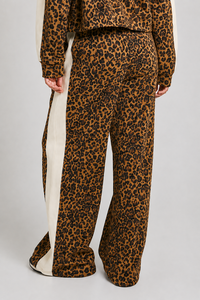 Pantalones deportivos originales con estampado de leopardo para mujer, pantalones deportivos suaves de primera calidad con tira lateral en contraste, temporada de invierno para ropa de mujer - Product Image 2