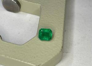 มรกตธรรมชาติทรงเหลี่ยมสีเขียวสำหรับทำเครื่องประดับ - Product Image 3