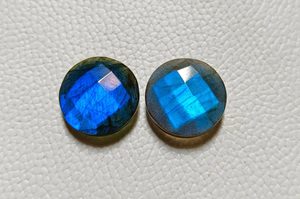 Paire de cabochons ronds en labradorite à reflets bleus, facettés, en cristal brut, pour bijoux (bague, pendentif) 20x20x7mm - Product Image 5