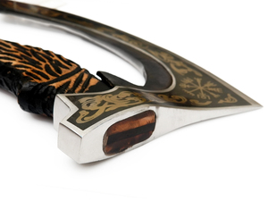 Cuchillo para Pizza Vikingo OEM, Diseño de Hacha, de Lujo para Cocina, Hoja de Acero Inoxidable Grabada en Dorado, Mango de Madera de Fresno Tallado a Mano, el Mejor Regalo - Product Image 4