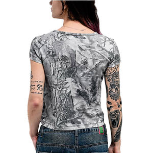 Camiseta corta de moda para mujer con estampado de camuflaje, manga corta, ajustada, informal, estilo urbano, ligera, para verano. - Product Image 2