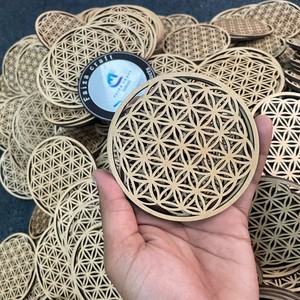 Sous-verres en bois MDF découpés au laser sur mesure, ronds, 4x4 pouces, 4 mm d'épaisseur, écologiques, faits à la main, design classique - Product Image 1