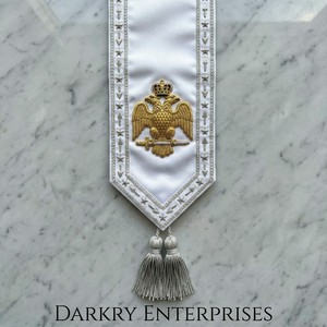 Écharpe de Maître Maçon en Velours Bordeaux avec Broderie à la Main en Fil d'Or et d'Argent, Emblème Croix et Laurier, pour Régalia Maçonnique - Product Image 5