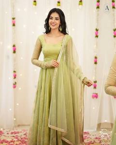 Robe Anarkali Traditionnelle Indienne et Pakistanaise pour Femme en Organza Vert, Longueur Ras du Sol, Broderie, Tenue de Mariage, Coupe Classique, Gaufrée - Product Image 4