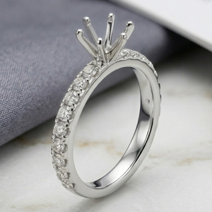 Bague semi-montée classique en or blanc 18 carats, style 6 griffes, avec accent de diamants pavés, pour fiançailles, cadeau romantique pour les amoureux - Product Image 1