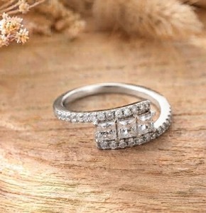 Anillo de Compromiso con Diamante Cultivado en Laboratorio, Corte Princesa y Redondo, Oro Sólido de 10K, 14K, 18K, Anillo Tríptico, Joyería Nupcial, Color DEF, Claridad VVS - Product Image 3
