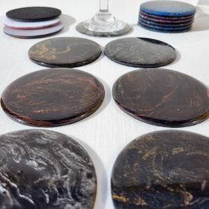 Sous-verres en résine époxy faits à la main, imperméables, motif marbre, décoration d'intérieur, technique de moulage, artisanat du Paradis, Uttar Pradesh - Product Image 1