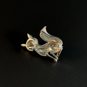 Broche de luxe en forme de renard en métal argenté avec diamant Moissanite – Élégant bijou en cristal pour homme et femme - Product Image 3