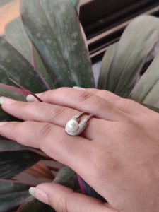 Bague de cocktail pour femme en argent sterling 925, géométrique, ouverte, avec perle et pavé de diamants, classique, élégante et minimaliste, pour soirée - Product Image 5