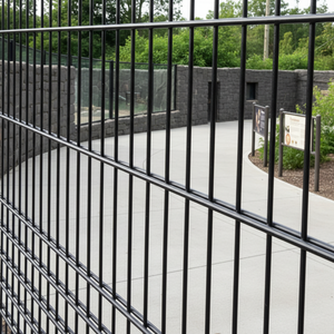 Valla 868 con Recubrimiento de Polvo Negro y Postes de 60x60mm - Product Image 4