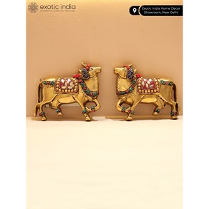 5 pulgadas pequeño par de vaca Kamadhenu en latón elegante decoración de pared y tapices para decoración del hogar y regalos hechos en la India - Product Image 4