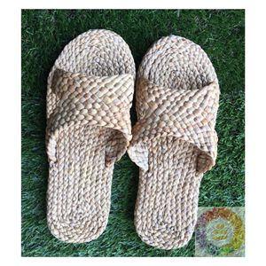 Pantoufles en jacinthe d'eau naturelle de qualité supérieure, tissées à la main, chaussures d'intérieur écologiques, fournisseur vietnamien, vente en gros, export en vrac - Product Image 6