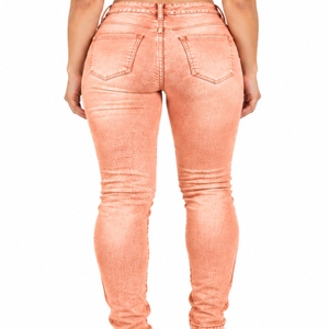 Jean en denim stretch délavé et déchiré pour femme, coupe slim, avec détails déchirés aux genoux, effet délavé, toucher extensible et flexible - Product Image 2