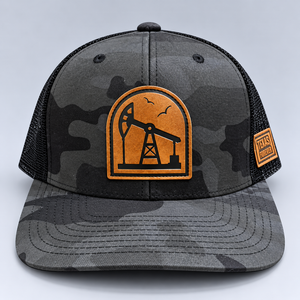 Casquette Trucker Camouflage Personnalisée 6 Panneaux avec Logo en Cuir et Filet, Casquette Snapback en Gros, Fabricant Vietnamien OEM ODM, Usine de Coiffes - Product Image 1