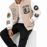 Vestes de sport beiges pour hommes, style preppy, avec patchs brodés, col rabattu, coupe classique, pour l'automne.