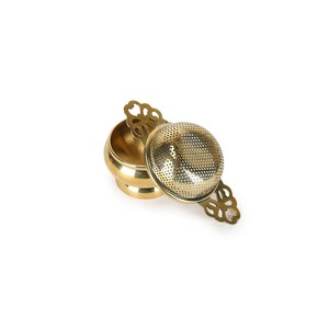 Highest Quality Gold Metal Tea Strainer With Floral Handles Durable Colander For Loose Leaf Brewing Kitchen Tool - Product Image 2