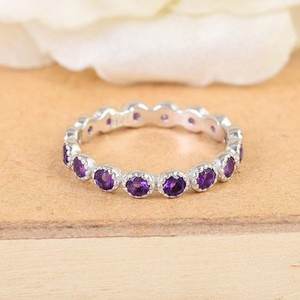 แหวนเงินแท้ S925 ประดับพลอยอเมทิสต์ธรรมชาติสวยงาม ดีไซน์แบบ Eternity Band เหมาะสำหรับงานแต่งงานและงานปาร์ตี้ จากผู้จัดจำหน่ายเครื่องประดับที่เชื่อถือได้ - Product Image 5