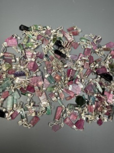 Pendentifs en tourmaline naturelle polie multicolores en gros avec capuchons en argent sterling 925, approvisionnement en vrac du Pakistan - Product Image 4